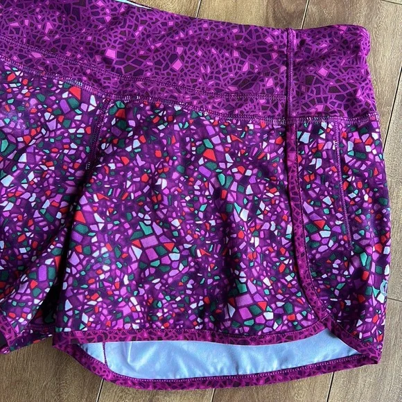 LULULEMON💫Women’s Plum Paradise Camo Geo Regal Run Times Shorts - Picture 8 of 16